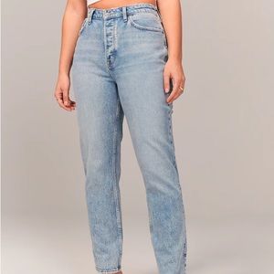 Abercrombie & Fitch The ‘90s Straight Ultra High Rise Jeans
